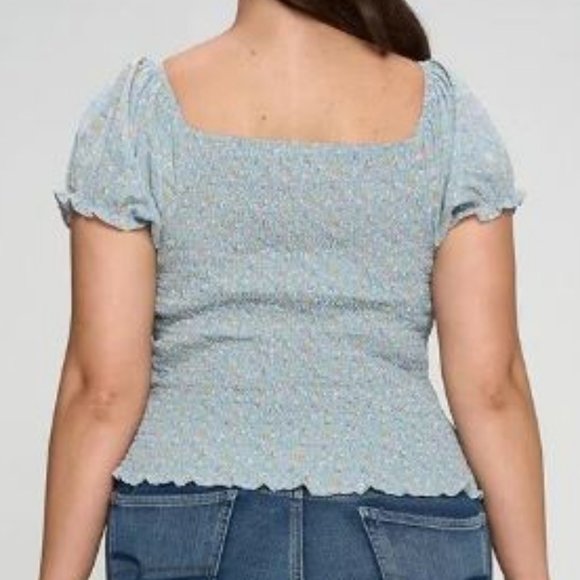 Light blue Keyhole Short Sleeve Floral Top 2X 3X - Picture 2 of 3
